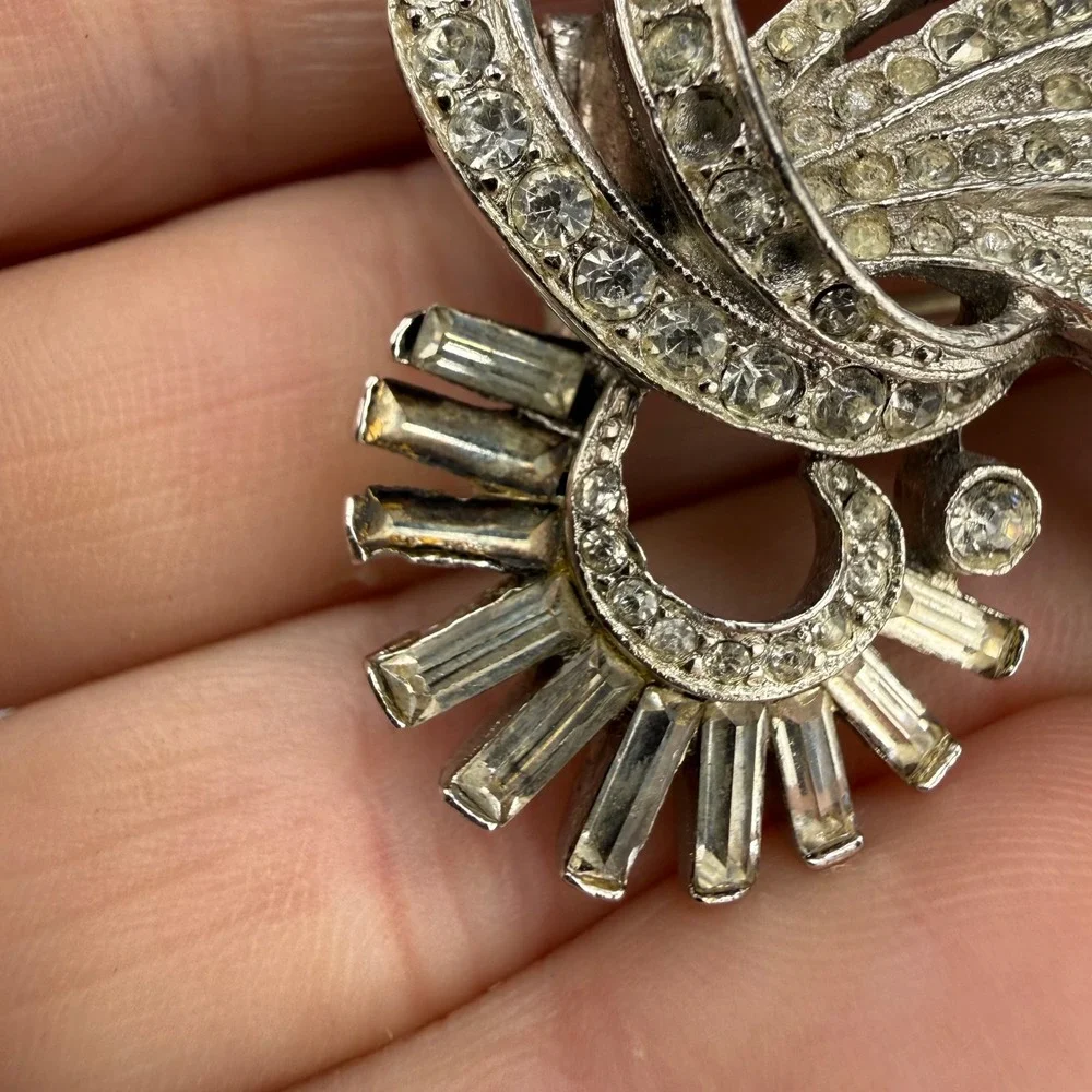 Vintage Rhinestone Fur Clip Silver Tone Spray Comet